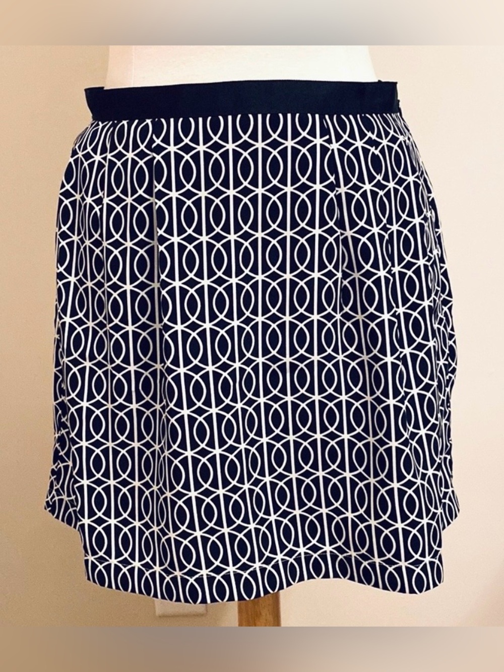 Banana Republic Black White Circle Geometric SZ 6 Retro Modern Preppy Mini Skirt